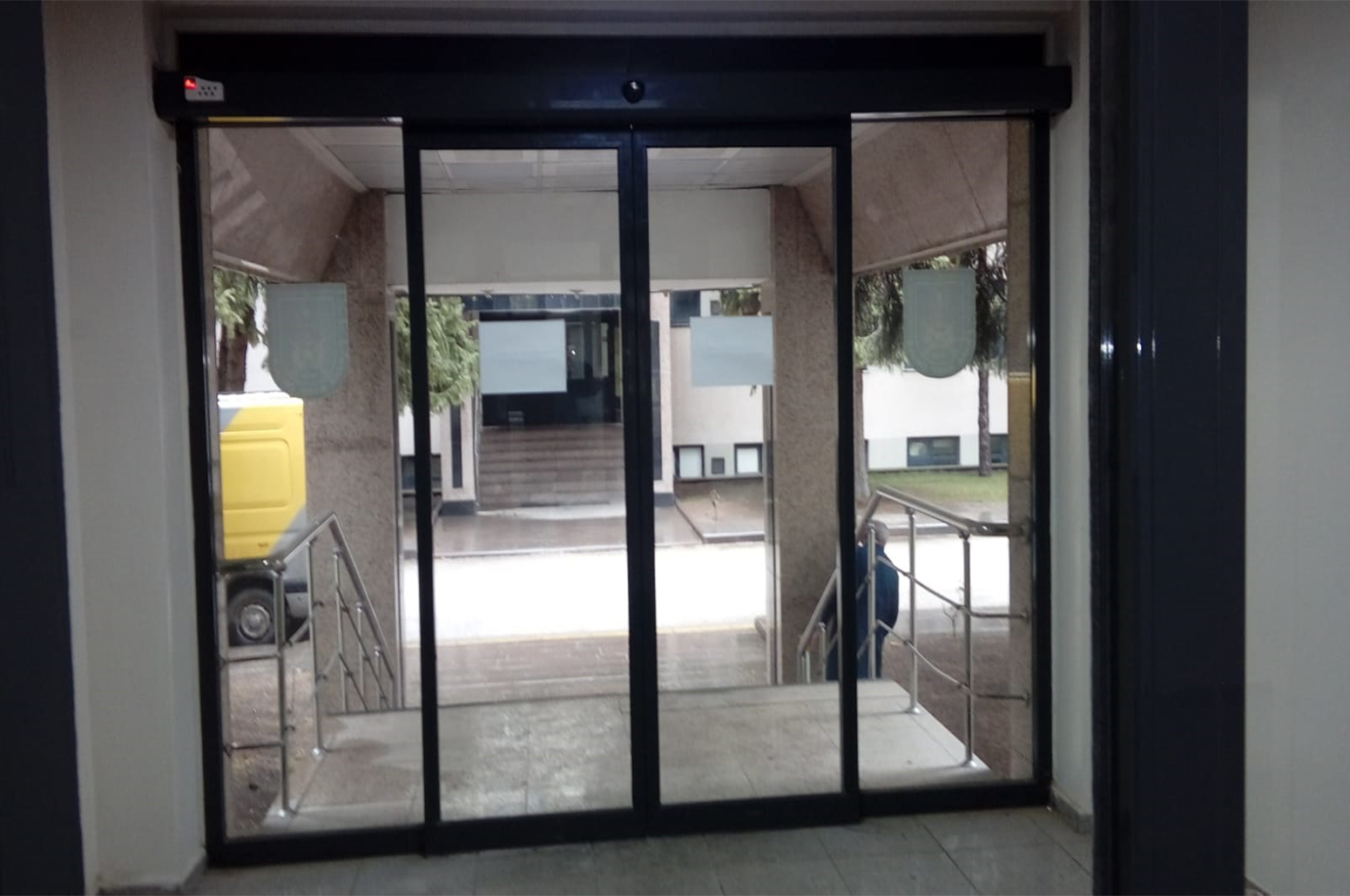 Fotoselli Giyotin Cam Kapı